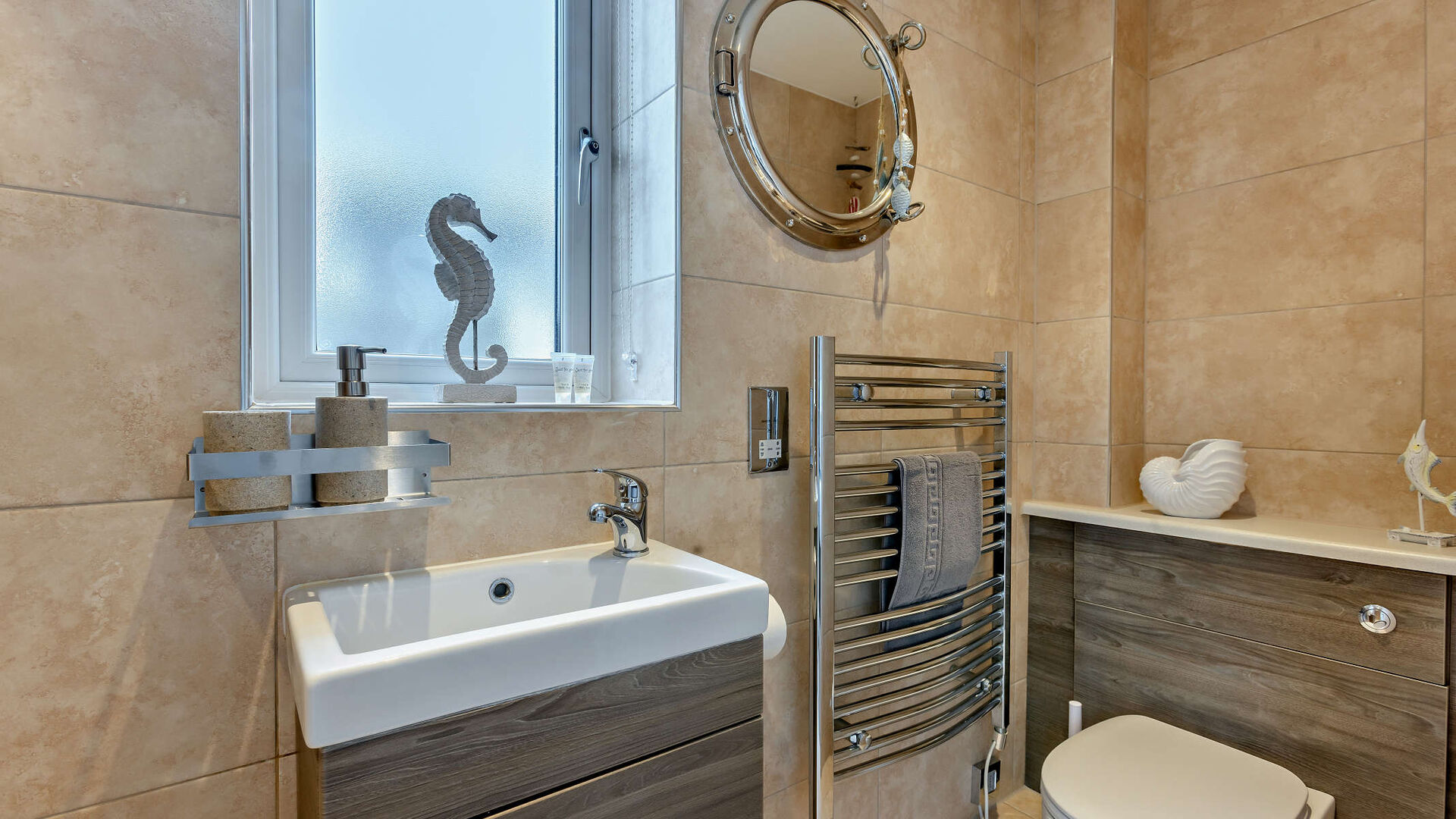 the luxury bathroom at Pebble Ridge holiday apartment