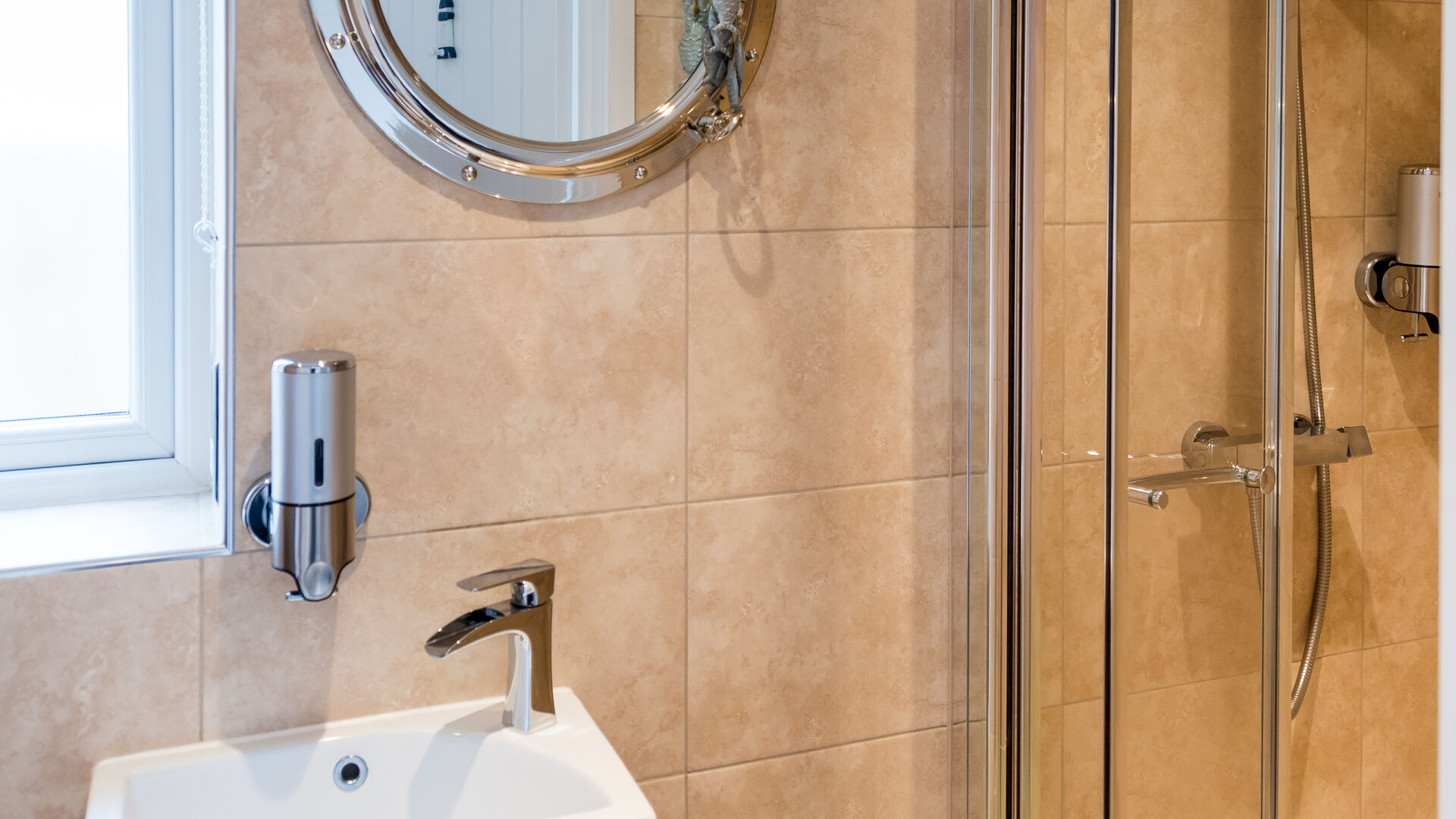 the bathroom in the Sandymere apartment